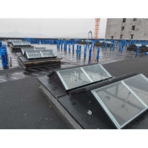 三角形电动采光排烟天窗